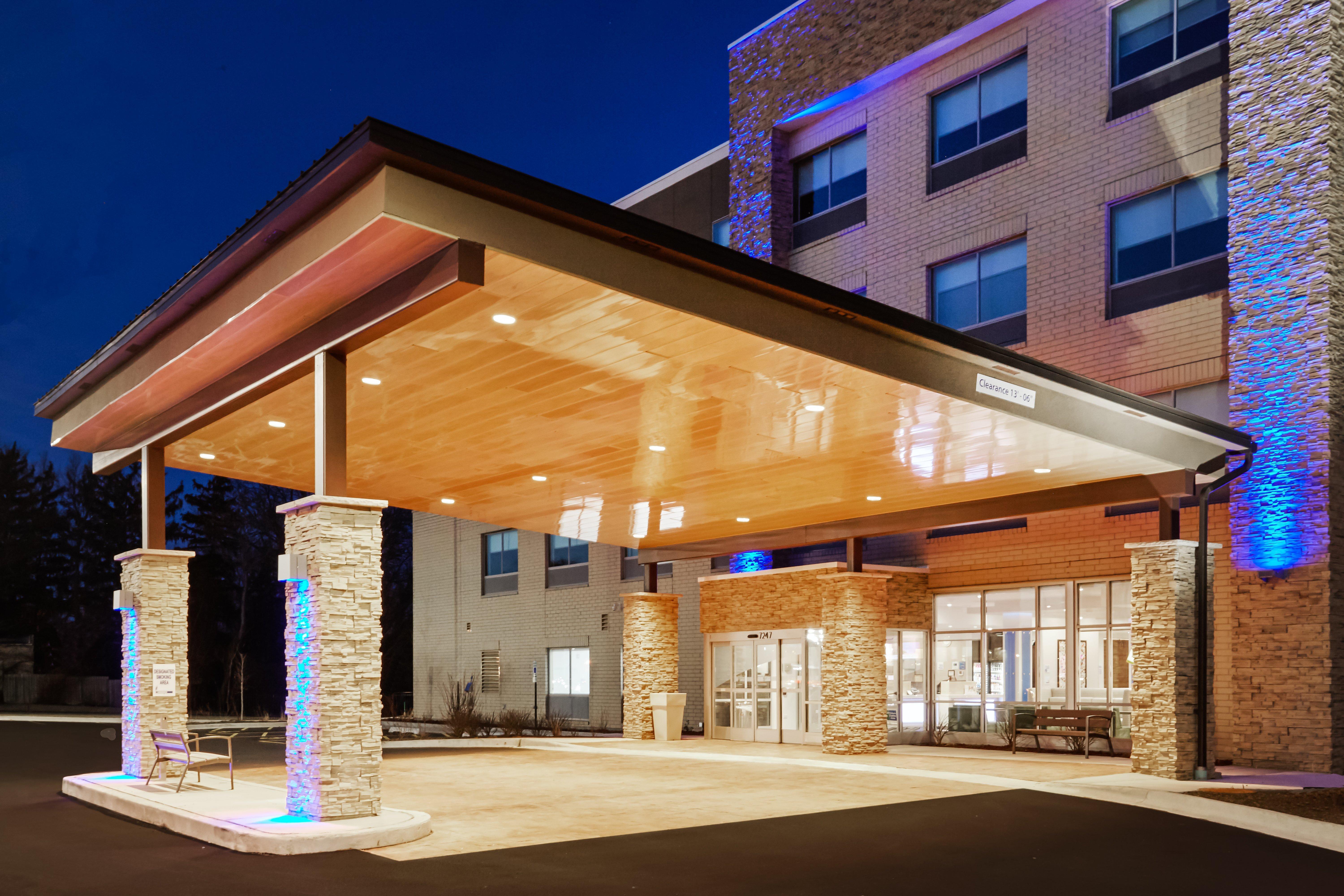 Holiday Inn Express & Suites Chicago North Shore - Niles By Ihg Exterior foto